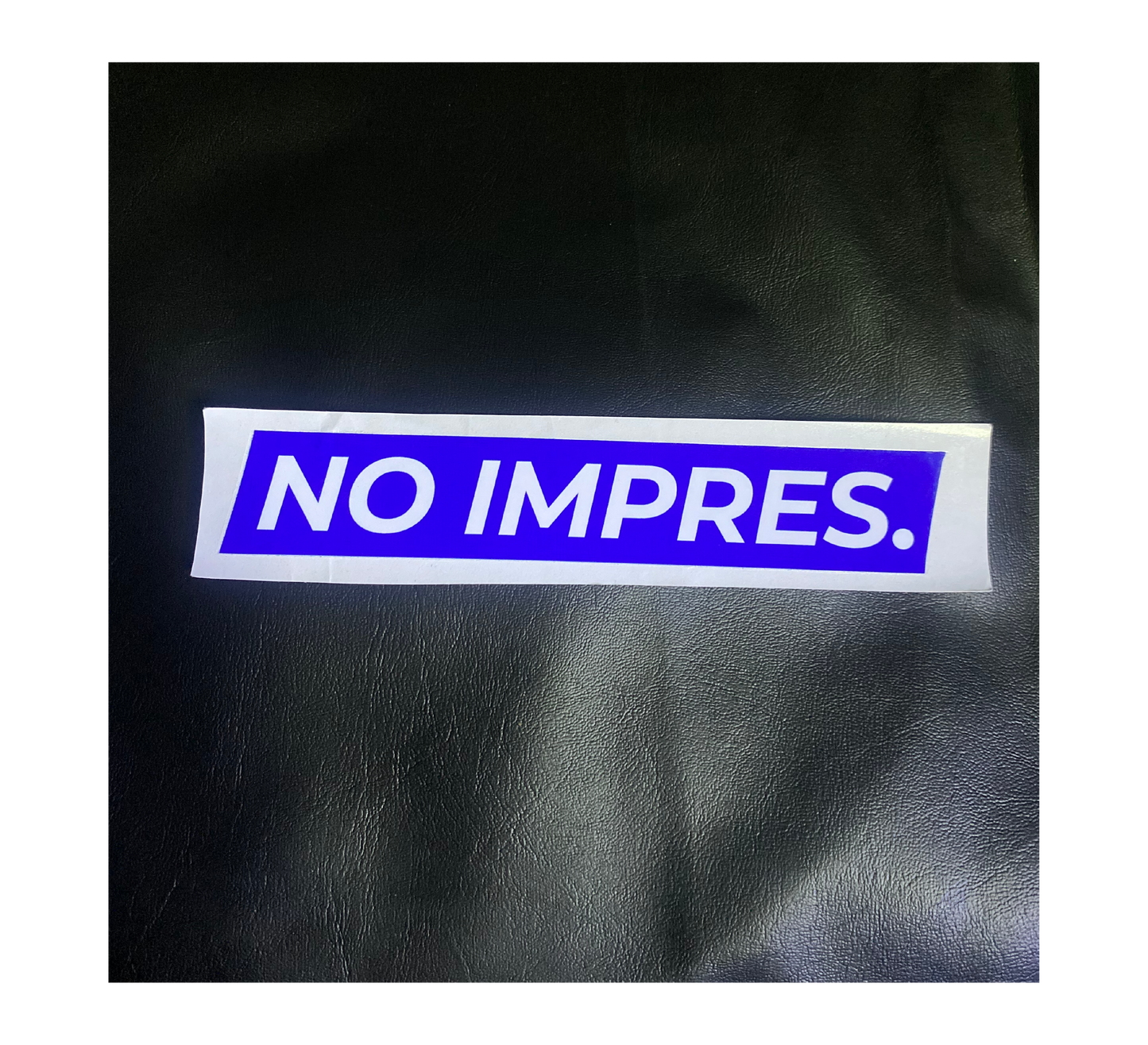 Clásico azul letras blancas
